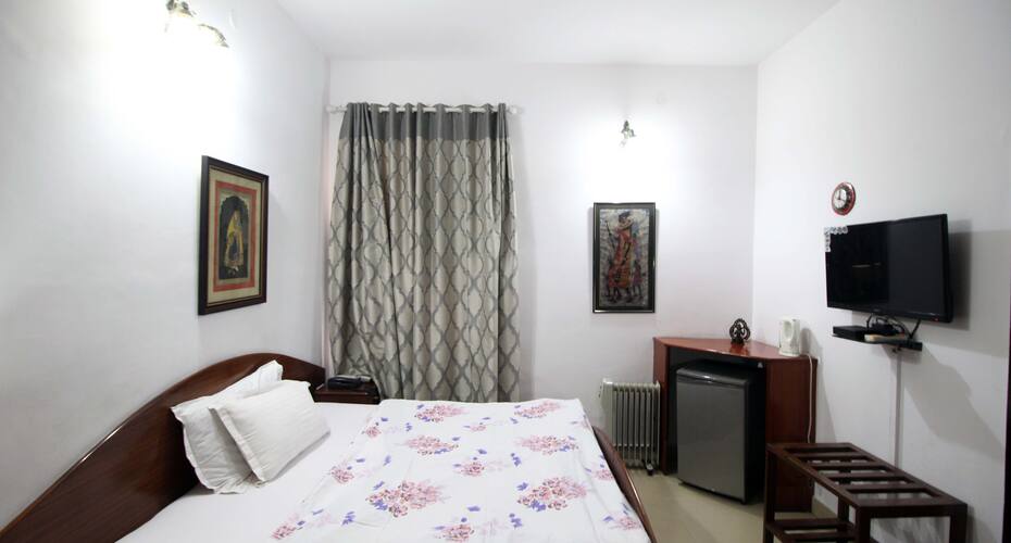 TG Stays Kailash Colony 1, New Delhi 4